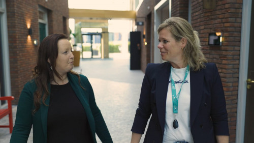 Beginscherm video - betrokkenen bij Sterk aan het Werk in gesprek met elkaar